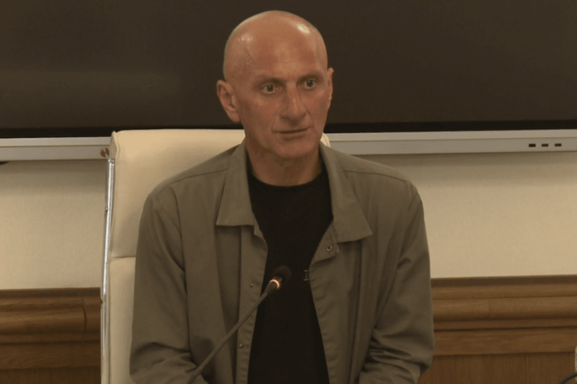 „ნაცმოძრაობის“ რეჟიმის მიერ ნაწამები ლაშა არქანია: კოხტა კოდუამ საკუთარ დედაზე დაიგინა, რომ ხელკეტით გამაუპატიურებდა იმ შემთხვევაში, თუ ცრუ ბრალდებას ხელს არ მოვაწერდი – იძულებული გავხდი, ხელი მომეწერა ბრალზე, რომელიც არ ჩამიდენია