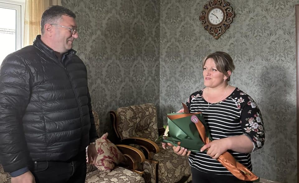 ჩხოროწყუს მერმა ქალბატონებს 8 მარტი მიულოცა