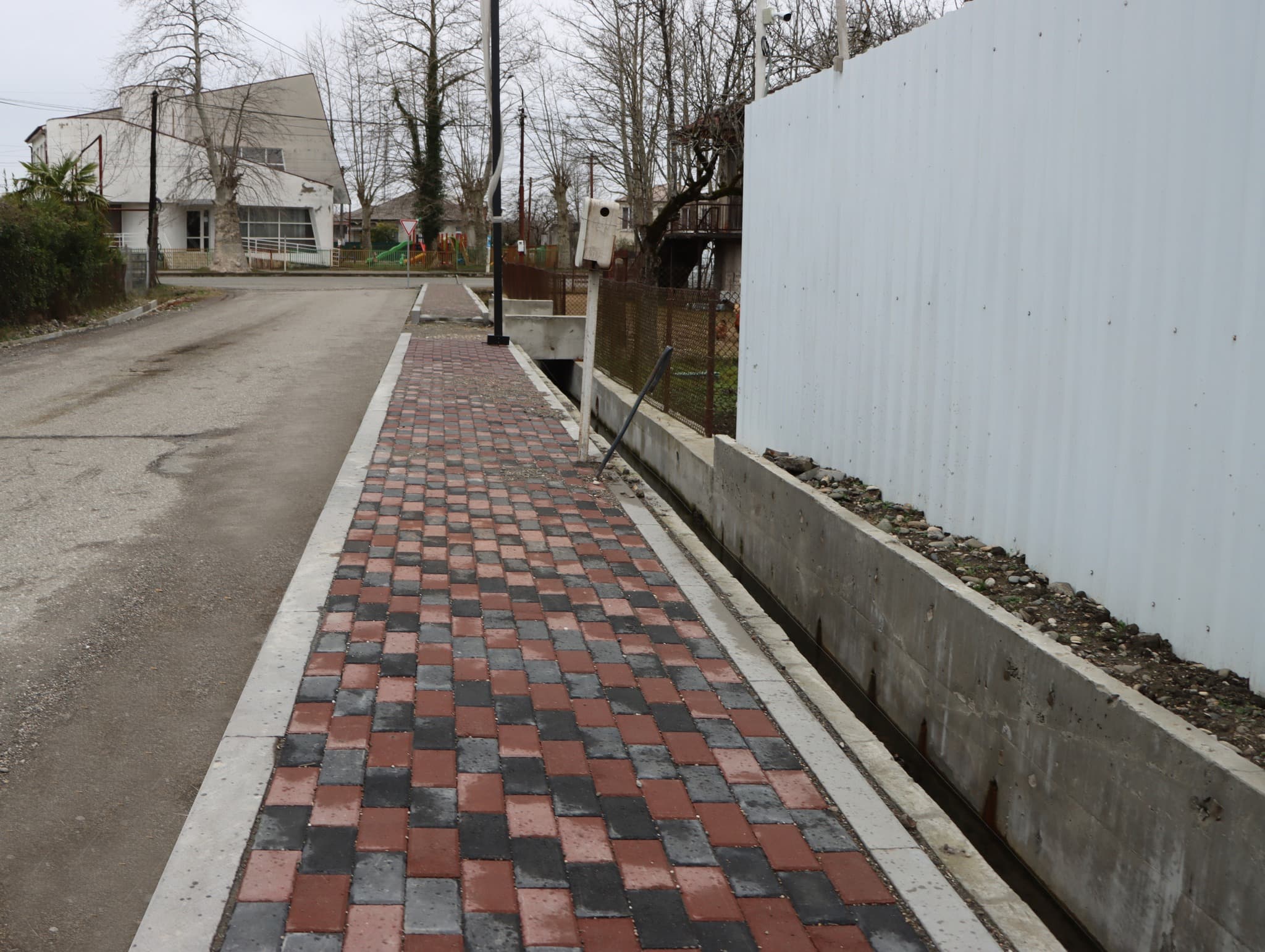 აბაშაში კაჭარავას ქუჩისა და ჩიხების რეაბილიტაცია სრუდება - image 2