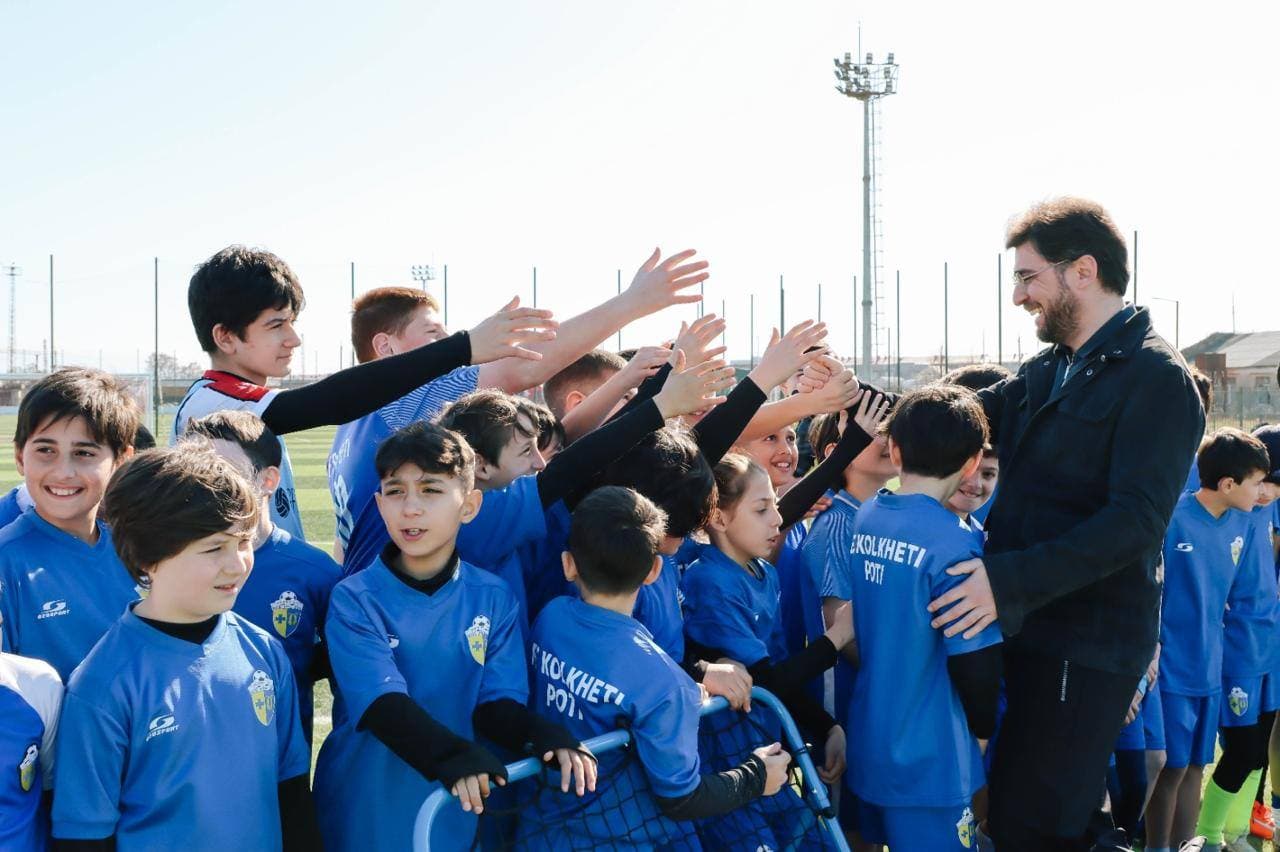 ფოთის საფეხბურთო სკოლას ახალი ინვენტარი და ეკიპირება გადაეცა