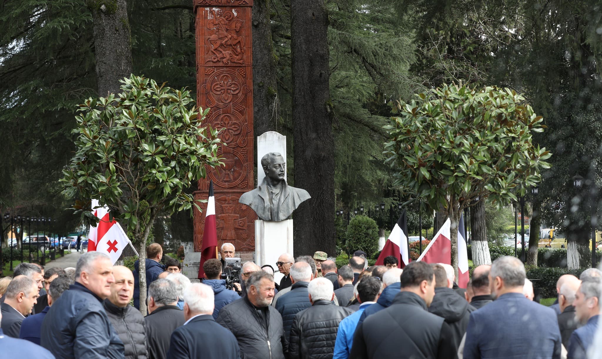 ადგილობრივი ხელისუფლების წარმომადგენლებმა ზვიად გამსახურდიას ხსოვნას პატივი მიაგეს ზუგდიდში