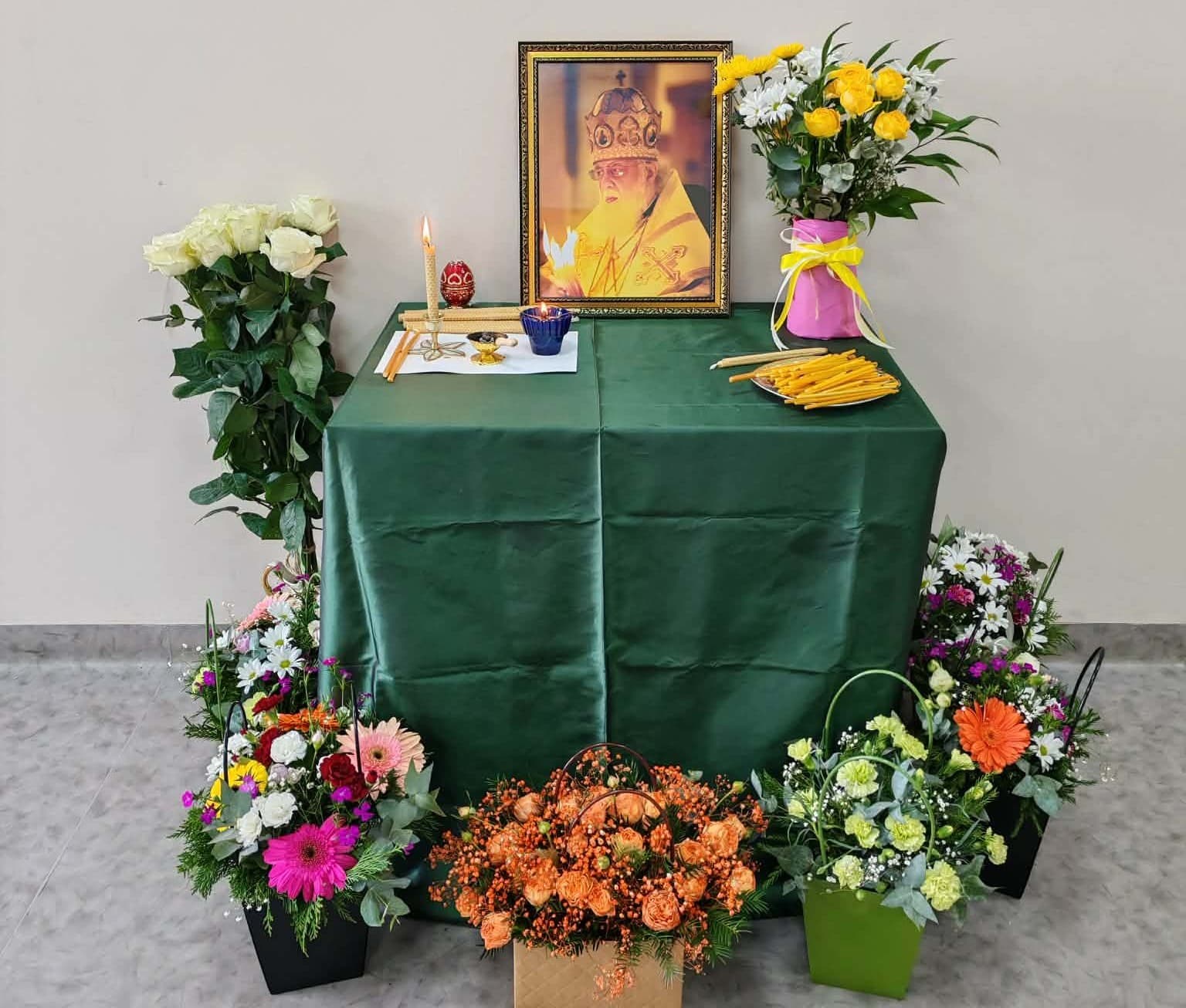 ზუგდიდის პირველი სკოლა I გულწრფელი სიყვარულით მირთმეული ყვავილები ბავშვებისგან ჩვენს პატრიარქს