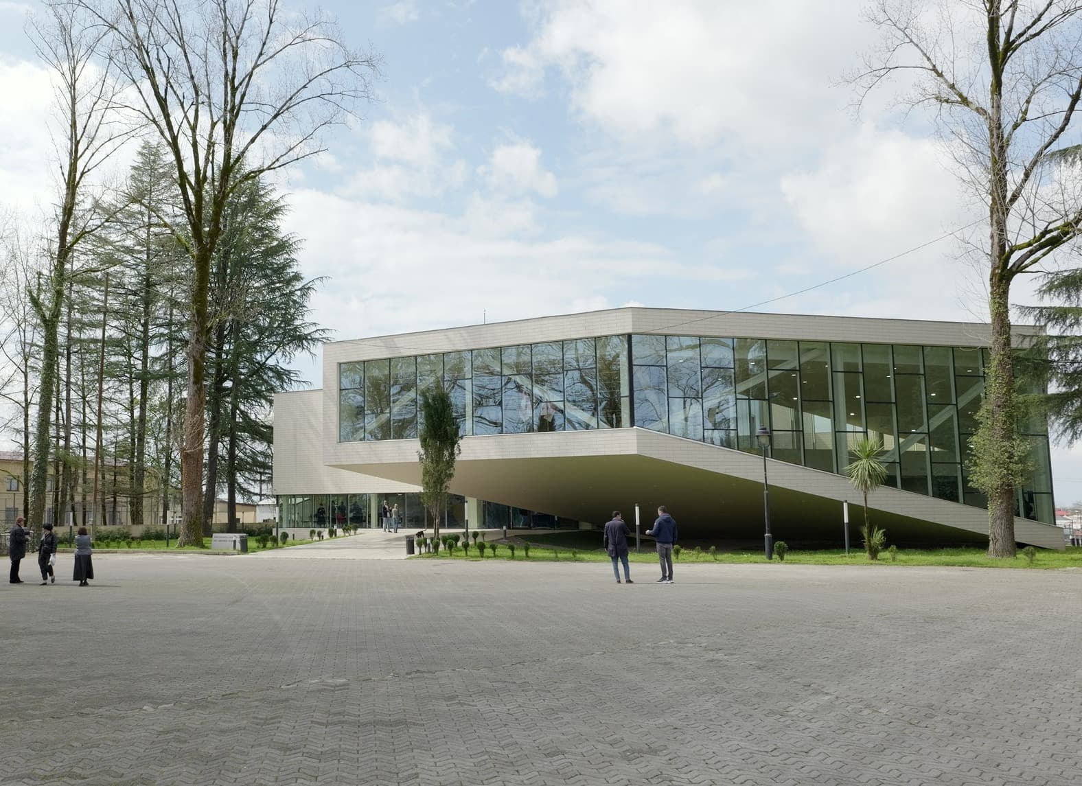 ზუგდიდში ზვიად გამსახურდიას საპრეზიდენტო ცენტრი გაიხსნა