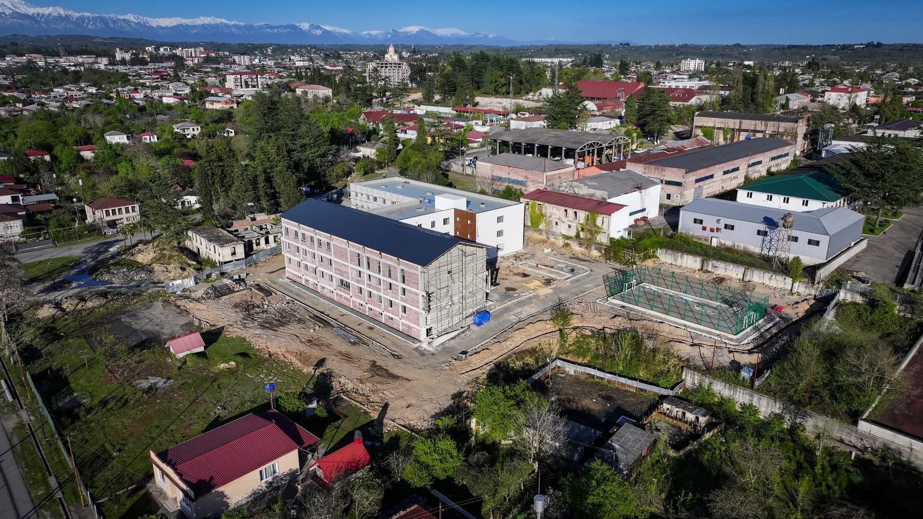 ზუგდიდში აფხაზეთის № 11 საჯარო სკოლის მშენებლობა მიმდინარეობს