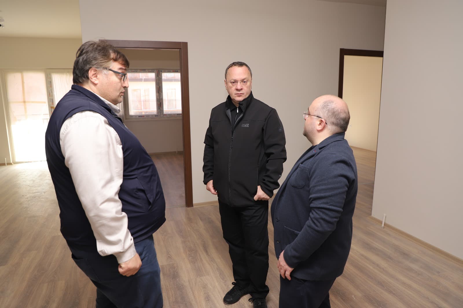 ზუგდიდში დევნილთათვის საცხოვრებელი კომპლექსის მშენებლობა მიმდინარეობს - image 2