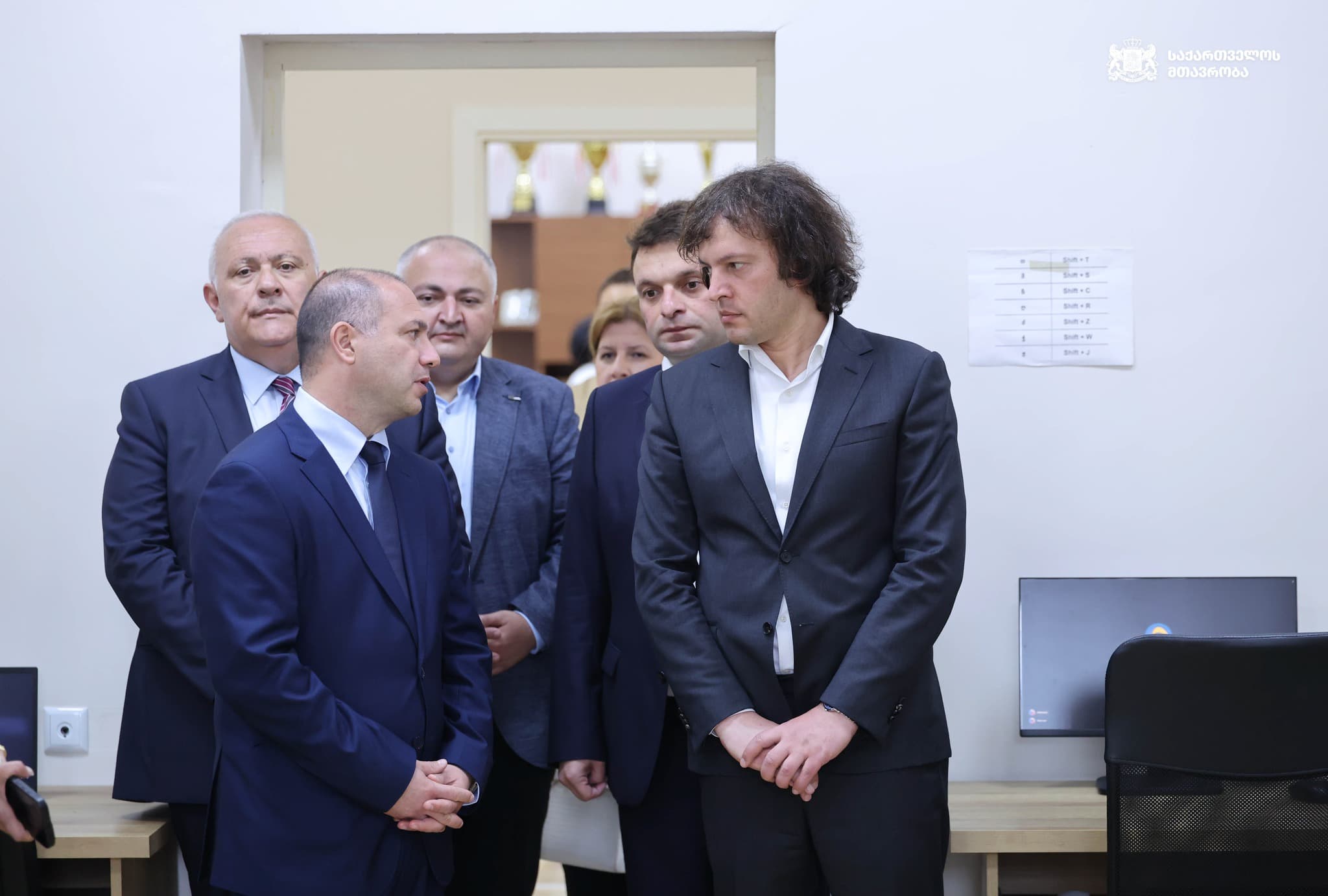 ირაკლი კობახიძემ სენაკის რეაბილიტირებული N2 საჯარო სკოლა დაათვალიერა - image 2