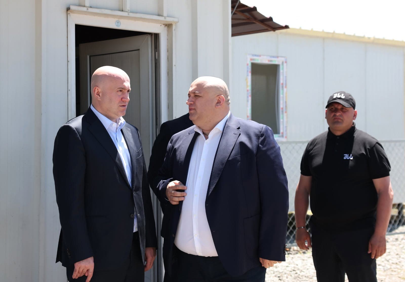 შს მინისტრმა სამეგრელოს რეგიონში სამინისტროს სტრუქტურულ დანაყოფებში სამუშაო შეხვედრები გამართა - image 2
