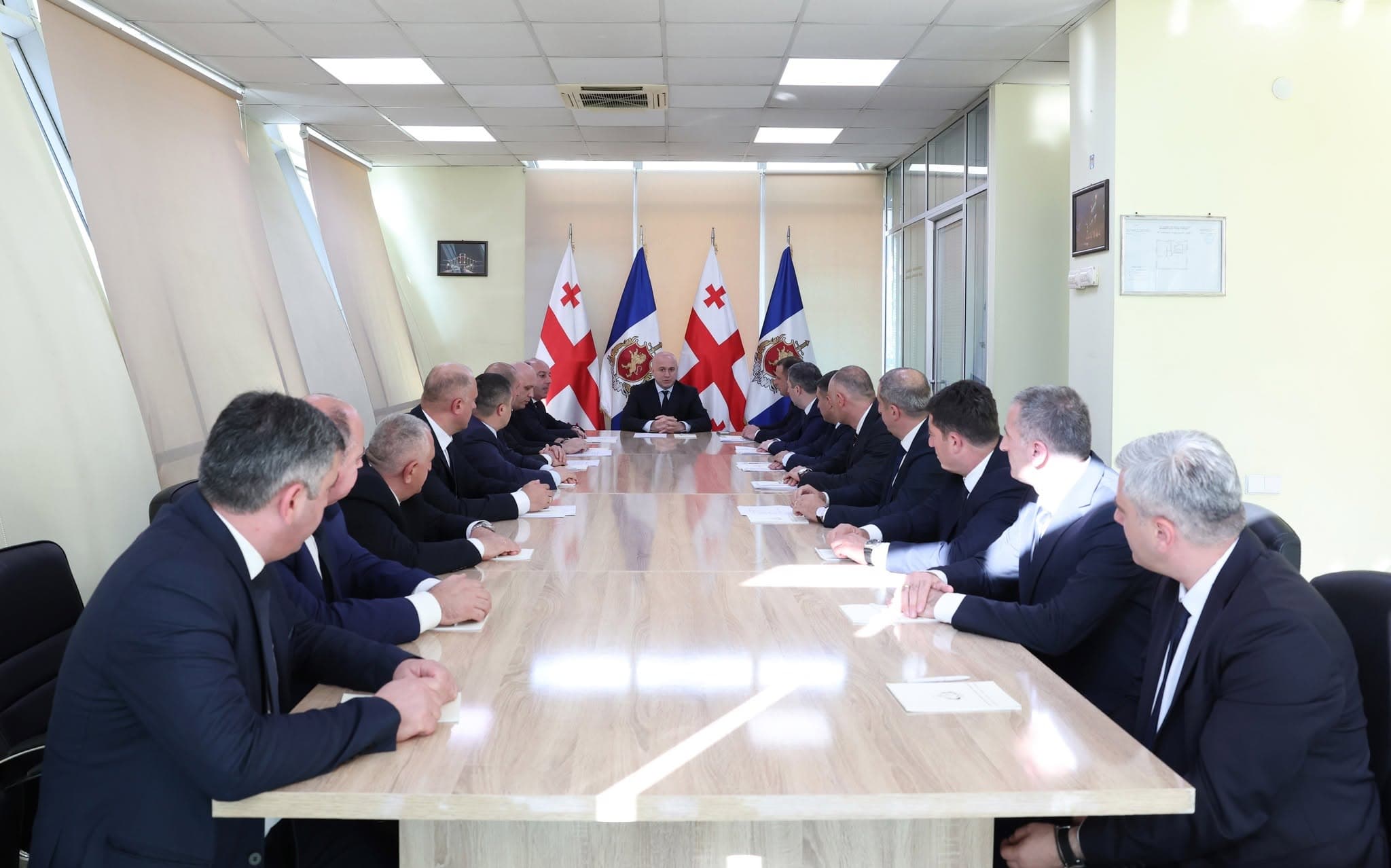 სულხან თამაზაშვილმა მესტიაში სამინისტროს სტრუქტურულ დანაყოფებში სამუშაო შეხვედრები გამართა - image 2