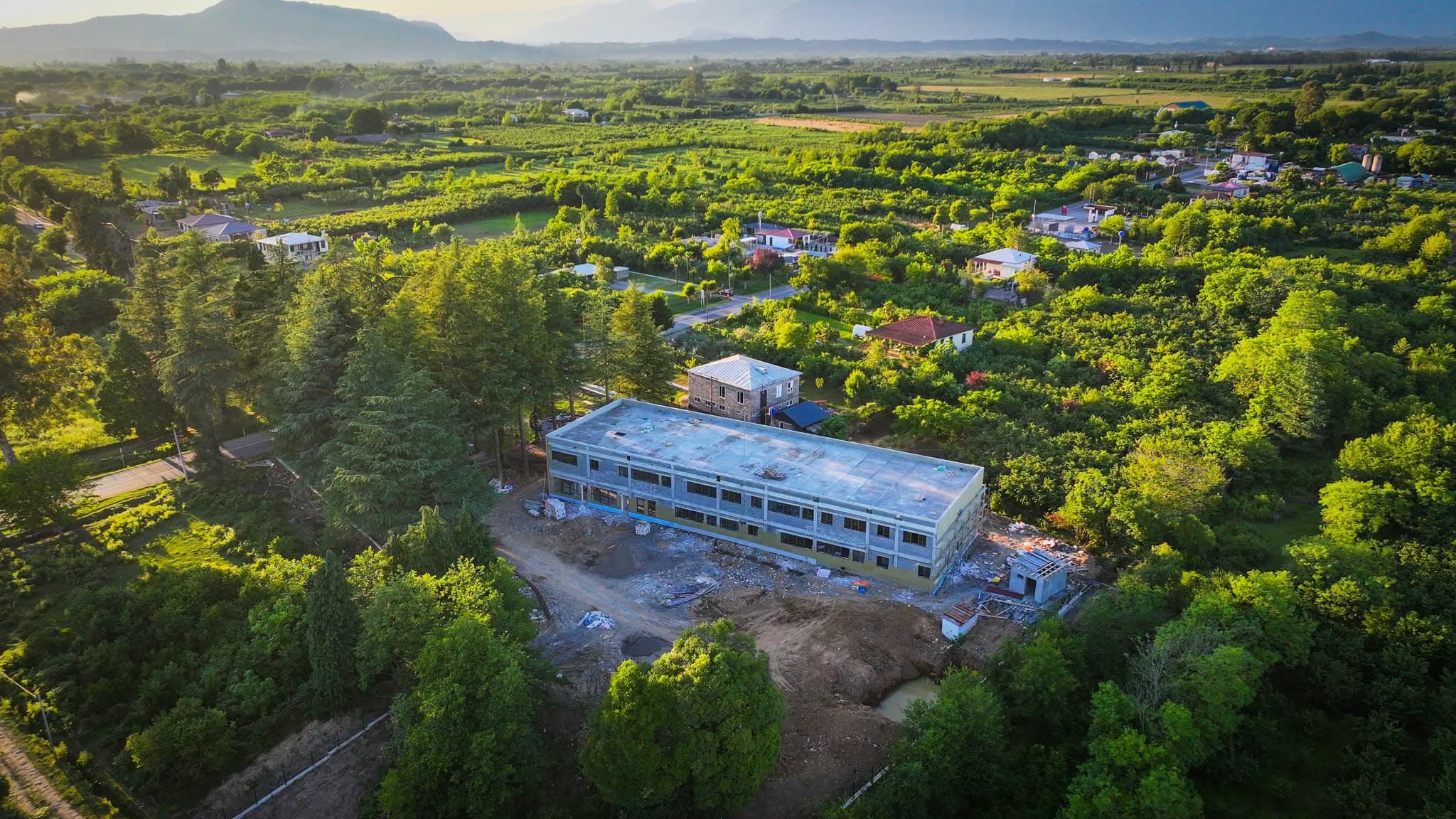 ნაწულუკუს და ჭიტაწყარის სკოლების მშენებლობა-რეაბილიტაციის პროცესს ხელისუფლების წარმომადგენლები გაეცნენ - image 3